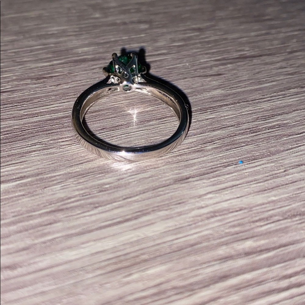 Emerald Green Solitaire Silver Ring - image 7